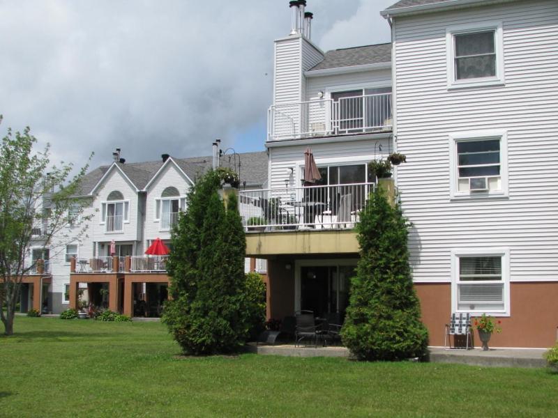 Arkadia Condo Magog Bagian luar foto